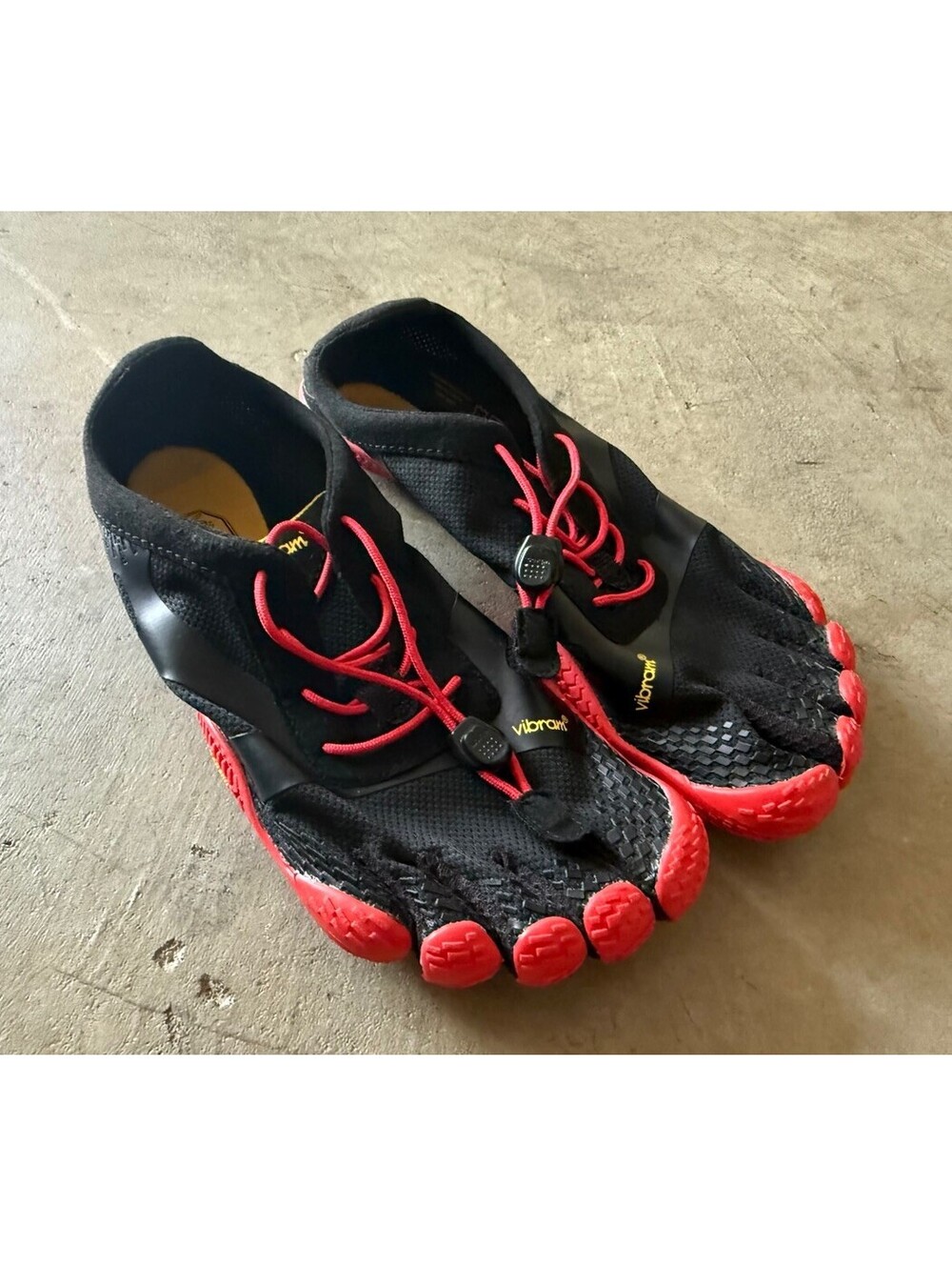 Vibram Mens Five Fingers Black Red KSO EVO Shoes